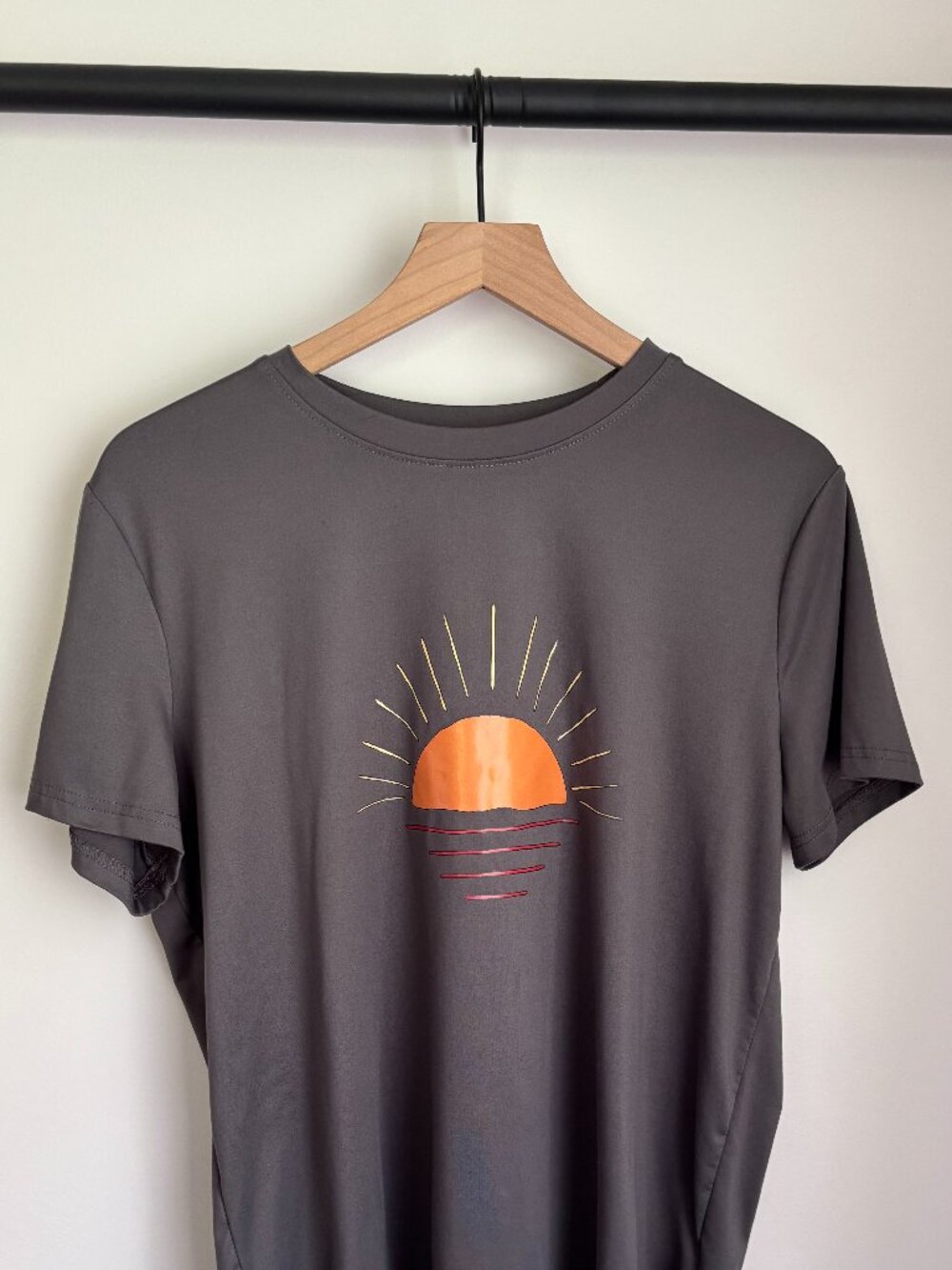 GREY TSHIRT SUN ORANGE